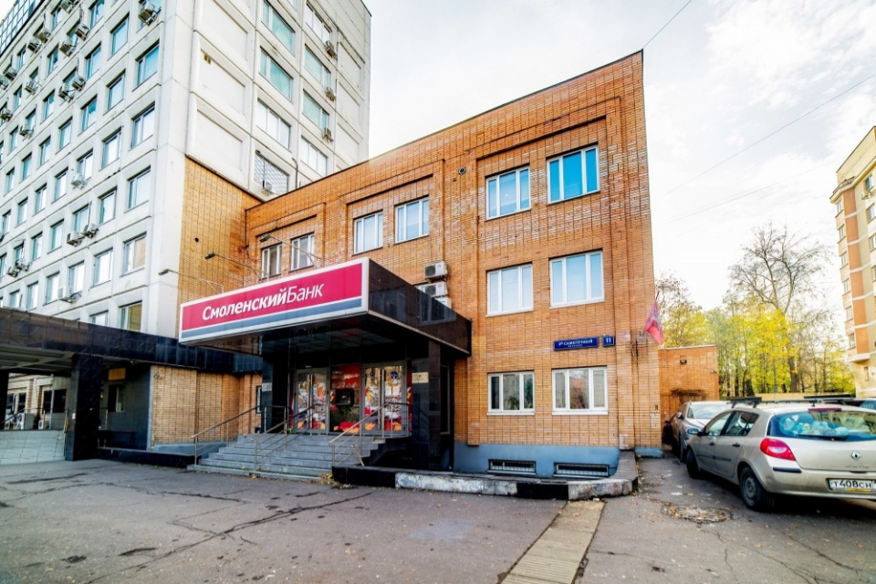 Прямая аренда, помещение общей площадью 600 кв.м.
 
Предлагаемое в аренду помещение занимает 2 и 3 этажи, соединенных лестницей. 
На втором этаже зона open space, 7 изолированных кабинетов + переговорные комнаты. 
3-й смешанной планировки с большим залом и изолированными кабинетами.
 
Офисный блок о