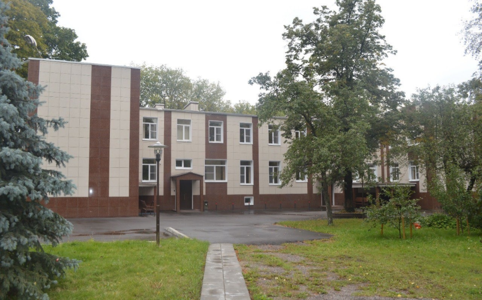 Сдаётся здание 1065 метров, под офис, банк, салон или медцентр. 
В помещении хорошая отделка. 
Есть охрана, здание оборудовано системой кондиционирования, вентиляцией
Парковка на 30 мест. 
Арендная ставка 1 642 000 рублей в месяц. 
Эксплуатационные расходы включены в цену. УСН. 
Отдельно стоящее 2-х
