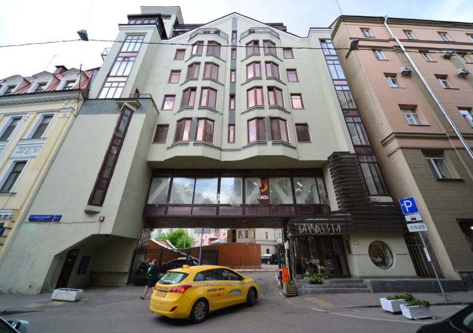 Предлагаем в аренду офис 136 кв.м в Бизнес Центре класса В. 

Офисное помещение располагается на 3 этаже смешанной планировки.
Отдельный кабинет для руководителя + переговорная, опен спейс, серверная
Своя автономная сплит система. 
Доступ в помещение по магнитным картам. 

Юридический адрес предос