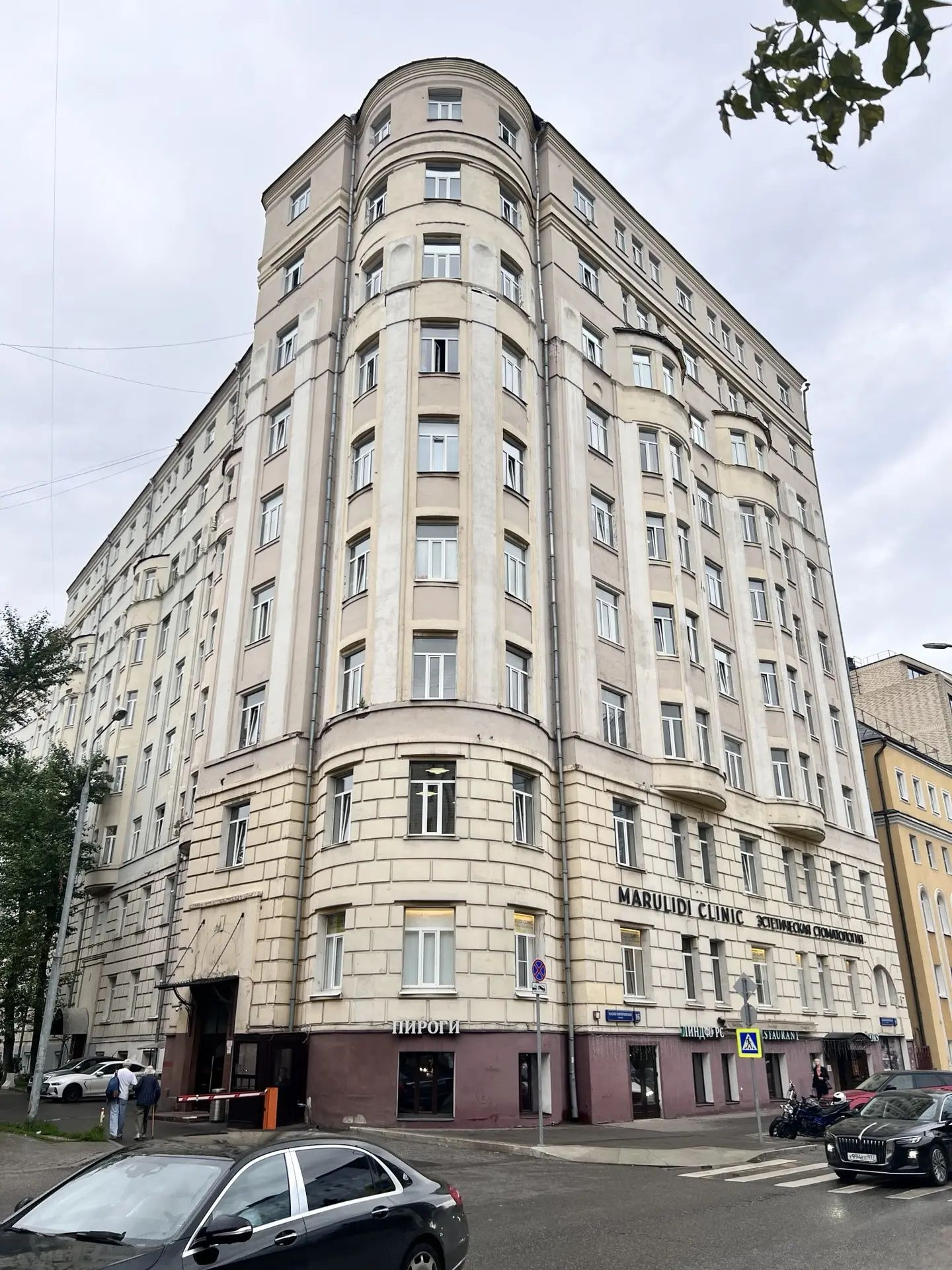 Предлагается в аренду офис в Бизнес-Центре «Малая Пироговская 16».

В 7-ми мин. ходьбы от м. «Спортивная», в 8 мин. ходьбы от м. «Лужники» и м.«Фрунзенская». 

Общая площадь 156,2 кв.м.
Планировка кабинетная.
Качественная офисная отделка.

Режим работы: 24/7.
Круглосуточная охрана.

Высокоскоростные