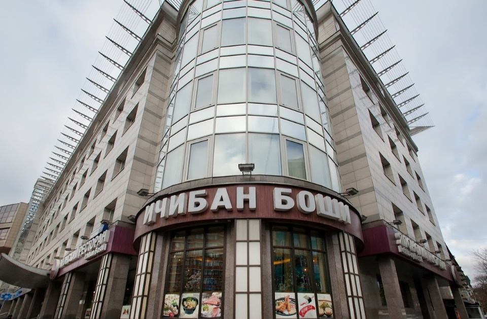 Аренда офиса в бизнес-центре Красная Пресня 22 от собственника.
Предлагается в аренду офис 237 кв.м.. 
 Смешанная планировка: зона open space, кабинеты, переговорная комната, мини-кухня, санузел.
Ставка 32 000 руб. за кв.м. в год, включая НДС, эксплуатацию и коммунальные расходы. Электричество доп