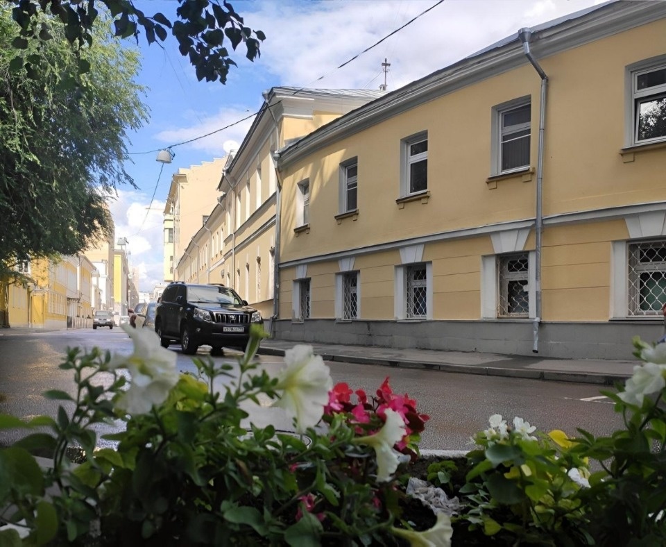 Предлагаем в  аренду офис 

Офис оборудован кондиционером, приточно-вытяжной вентиляцией и системой пожаротушения.
Сделан косметический ремонт.

Арендная плата  включает уборку, эксплуатационные расходы и коммунальные платежи.  

Пропускная система и круглосуточная охрана, система видеонаблюдения.
Е