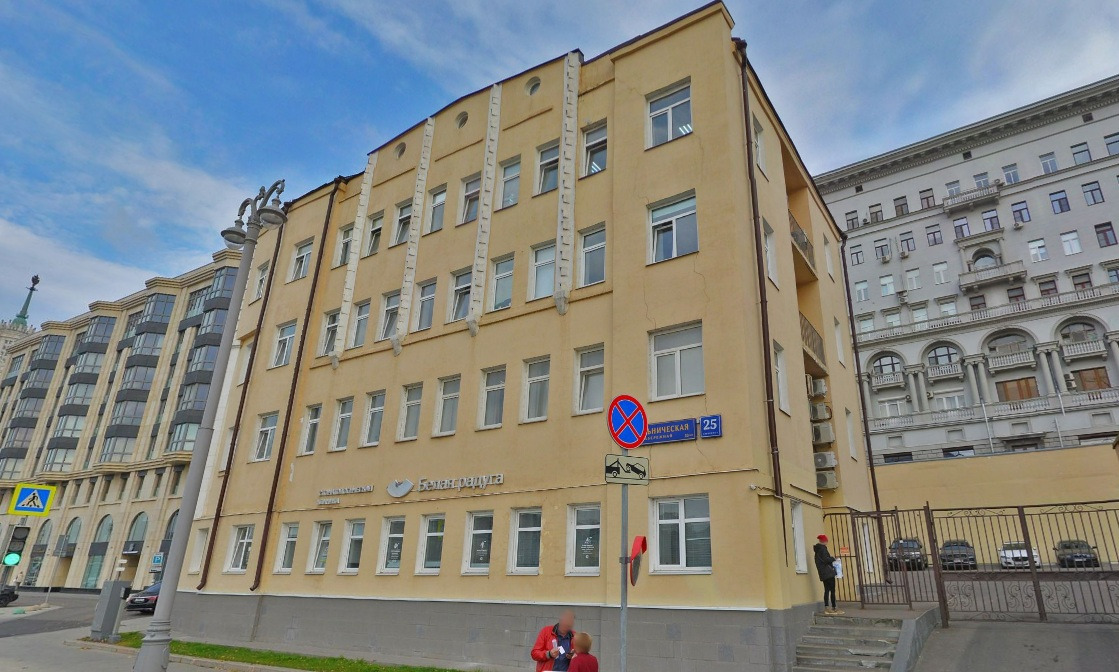 Предлагаем в аренду офисное помещение 150 кв.м.

Планировка кабинетная, все кабинеты с окнами. 
Высота потолков 3 м. 
Доступ 24/7. 

Система кондиционирования. 
Собственная эксплуатационная служба. 
Интернет провайдеры - «Ренет Ком» и «Рейлтелеком»
Территория находится под охраной ЧОП.
Пропускной ре