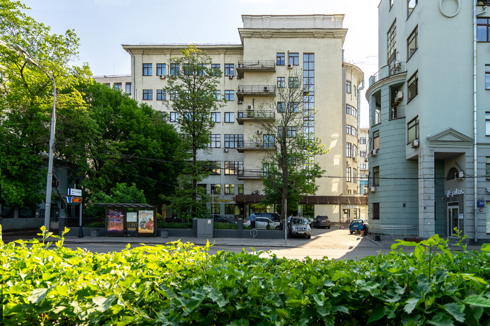 Предлагаем в аренду офис 150 кв.м.

Отделка: офисная отделка. 
2-й этаж

Бизнес-Центр класса В+ 
В 5 минутах пешком от метро Цветной бульвар. 

Вентиляция: приточно-вытяжная. 
Кондиционирование: центральное. 
Безопасность: контроль-доступа, круглосуточная охрана. 
Парковка: подземная
Лифты: 2 (OTIS)