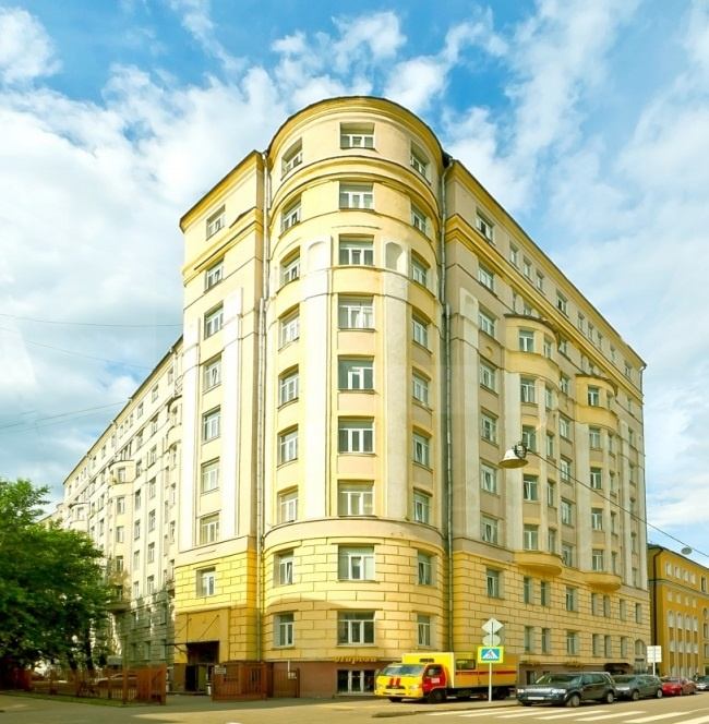 Предлагаем в аренду офис

Общая площадь 201 кв.м., 
Планировка: кабинетная,  два санузла.

Офис оснащён независимыми кондиционерами. 
 
Здание и парковка находятся под круглосуточной охраной, доступ ко всем помещениям и парковке возможен 24 часа в сутки 7 дней в неделю. 

Проход в бизнес-центр осуще