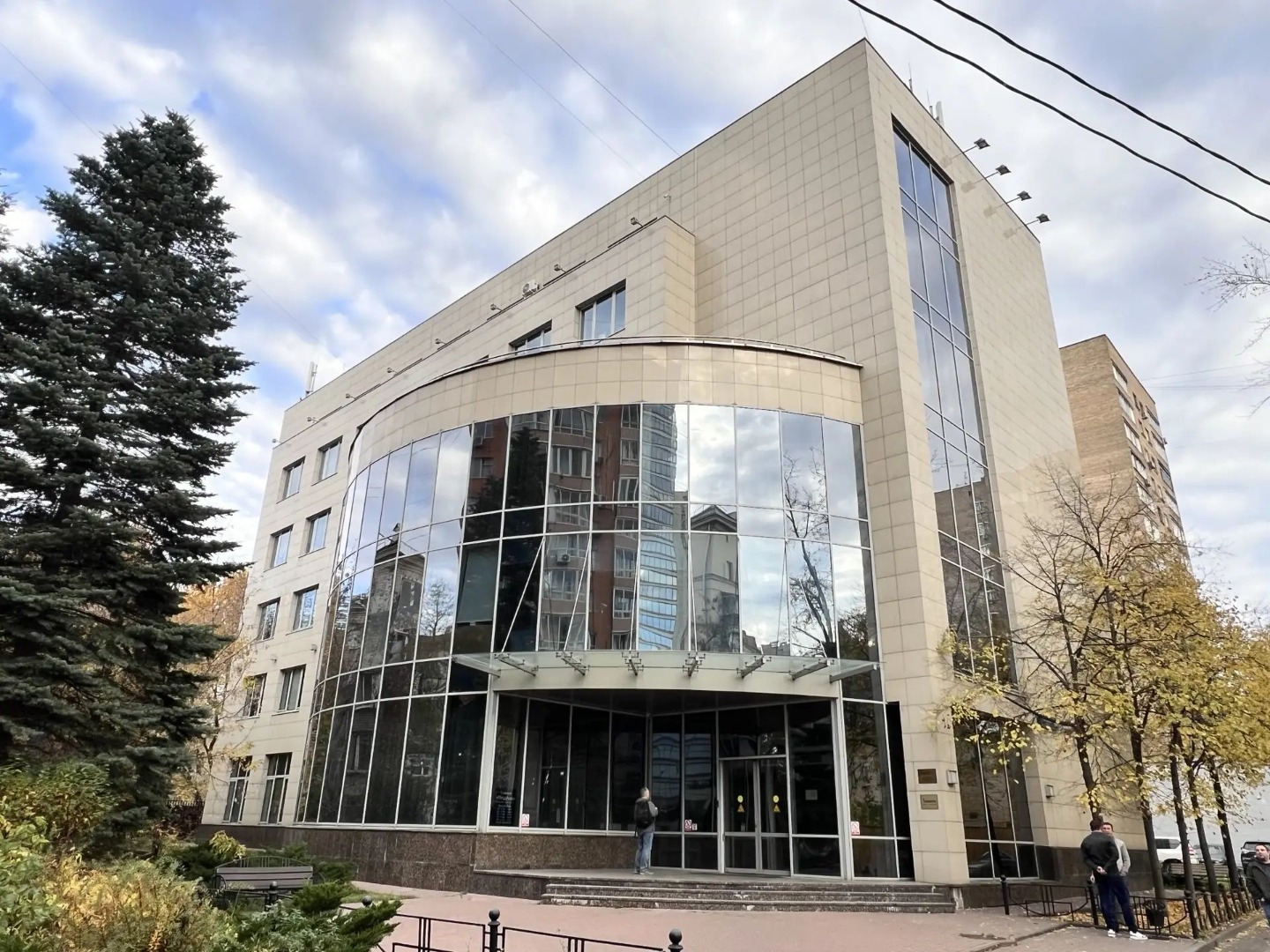 Предлагаем в аренду офис  в Бизнес-Центре класса А. 
5 мин. пешком от м. Беговая. 

Общая площадь 472,5 кв.м.
Планировка: кабинетная. 
Отделка: офисная отделка. 
Этаж: 6

Вентиляция: приточно-вытяжная. Кондиционирование: центральное. 
Безопасность: видеонаблюдение, контроль-доступа, круглосуточная о