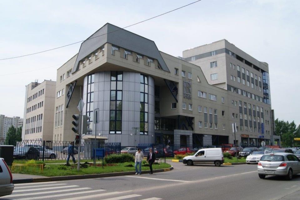 Предлагаем в аренду, в Бизнес-Центре класса Б+ 
Этаж 5
 Вентиляция: приточно-вытяжная. 
Кондиционирование: центральное. 
Безопасность: видеонаблюдение, контроль-доступа, круглосуточная охрана, круглосуточный доступ. 
юр.адрес 12000р
Провайдеры: Стартелеком, Голден Телеком. 
 НДС
Парковка наземная ох