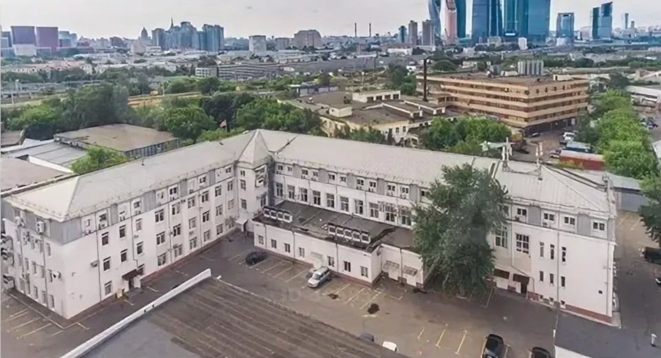 
Прямая аренда, без комиссий и переплат. 
Бизнес-центре класса В Олимп предлагает в аренду офис, площадью 420 кв.м. на 1 этаже. 
Помещение с отдельным входом. 
В блоке  узел и кухня. 
Коммерческие условия: 15 000 руб. м2 в год. УСН  
Коммунальные платежи оплачиваются дополнительно. 
Центральные си