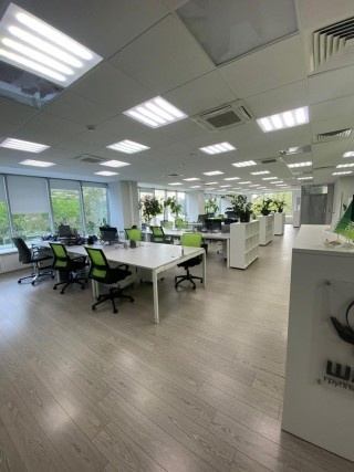 Предлагаем в аренду под офис  в Бизнес-Центре класса В+ 

Четвертый этаж целиком.
Общей площадью 598 кв.м
Планировка: смешанная.
Современная офисная отделка. 
Блок рассчитан на 50-80 рабочих мест. 

Презентабельная входная группа и места общего пользования.  

Вентиляция: приточно-вытяжная.
Кондиц