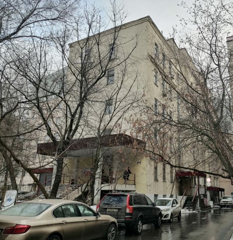 Предлагаем отличный офис на Патриарших.

Помещение общей площадью 137 кв. м. 

5-й этаж. 
Лифт есть.

Кабинетная планировка, кухня и с/у.

Стоимость аренды 325 000 рублей в месяц. УСН.
Нужен косметический ремонт, каникулы обсуждаются. 

В пешей доступности от метро Тверская, Пушкинская.