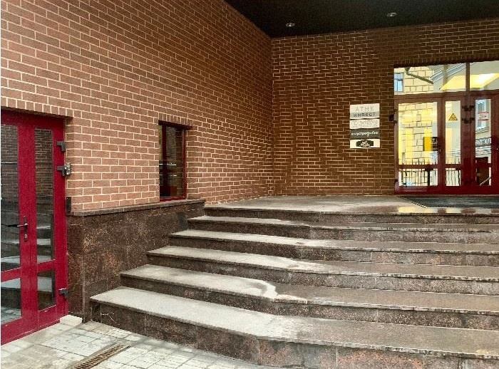 Предлагаем в аренду помещение в БЦ класса А по улице Гончарная 21.

Общей площадью 221,7 кв.м.  
Помещения на первом этаже.
Планировка: смешанная
Два входа.
Качественная офисная отделка.

Удобный выезд на Садовое кольцо.
В 4-х мин. ходьбы от м. Таганская.

Операторы связи; Комстар и Совинтел.

2