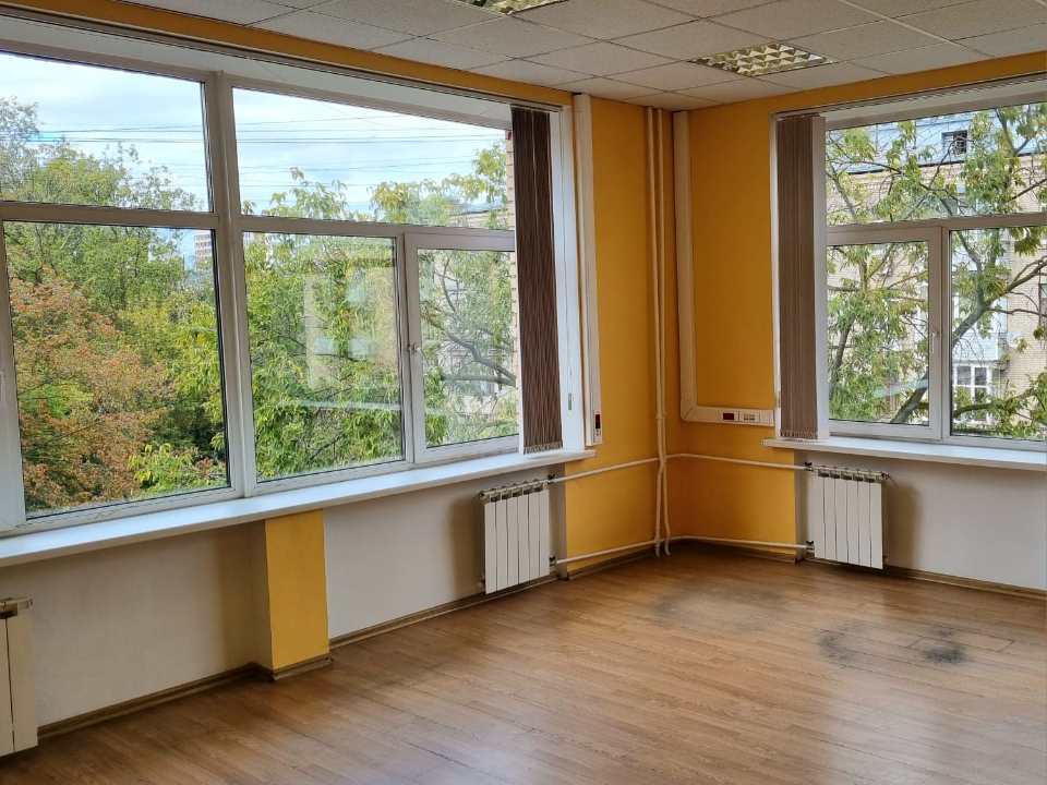 Предлагается в аренду офис 184 кв.м в бизнес центре.

Четвертый этаж.
Планировка:  кабинетная.

1 м.м на парковке включено.

Есть лифт.
8-10 мин пешком до метро Петровский парк и Динамо.

Инфраструктура: столовая, кофейня.

Ставка указана с учетом НДС и включает эксплуатационные и все коммунальные п