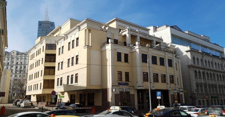 Офисное помещение на 4 этаже  БЦ класса В+ на 1-ой линии Каланчевской улицы.

С собственной террасой (весь этаж полностью)
Общая площадь 1 422 кв.м.
Качественный офисный ремонт.
Кабинетная планировка. 
Высота потолков: 3,6 м.

 К помещению прилагается 4 машиноместа на подземном паркинге и 2 места на