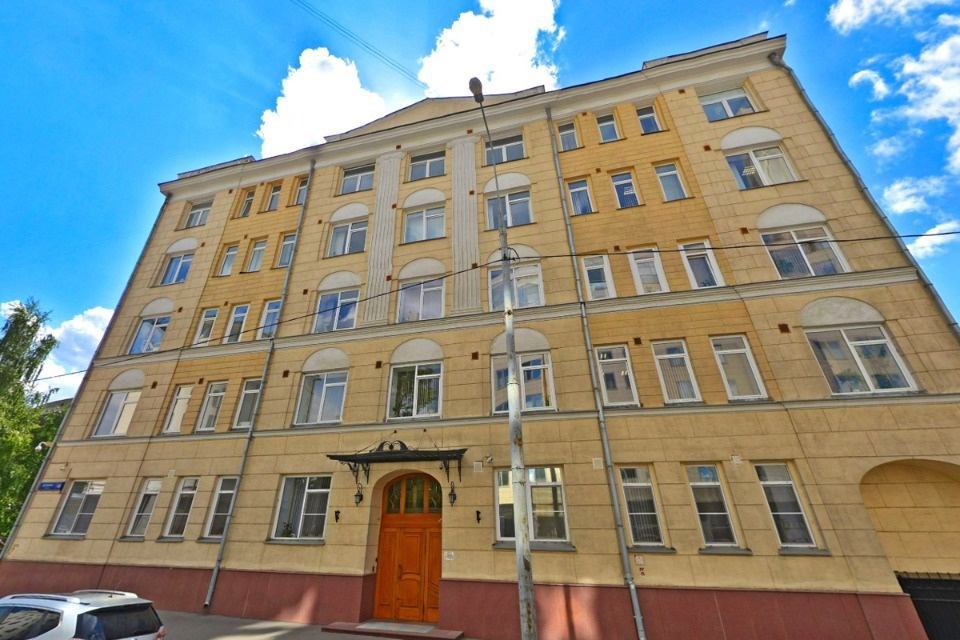 Предлагаем в аренду офис 250 кв.м. 
Четвертый этаж офисного здания класса В. 
5 минут пешком от  метро Проспект Мира.
Высококачественная офисная отделка. 
Смешанная планировка.
Высота потолков 3 метра. 
Лифт. 
Центральное кондиционирование.
Система противопожарной безопасности.
Система видео-наблю