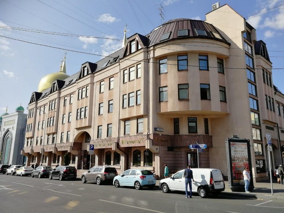 Предлагаем в аренду офисное помещение площадь 171 кв.м. 

Кабинетная планировка.
Офис расположен на 5-ом этаже в БЦ класса В. 

Удобная транспортная доступность: заезд с проспекта Мира, БЦ находится между Садовым кольцом и ТТК, 
5 минут пешком от метро Проспект Мира. Развитая инфраструктура- множе