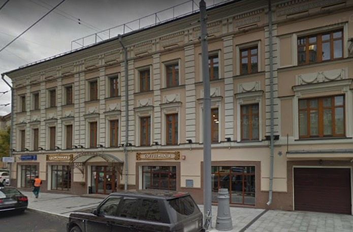 Предлагаем в аренду офисные помещения на Большой Полянке, д 2, стр 2.
С 1-го по 4-й  этаж (здание целиком) в Особняке,класса В.

1 этаж - 50,6 кв.м - входная группа, 
2 этаж - 286,5 кв.м - организована полноценная зона руководства, несколько кабинетов, ресепшн, переговорная комната. 
3 этаж - 604,