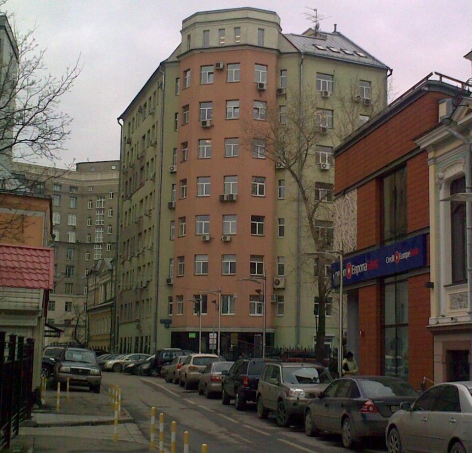 Предлагается в аренду офисный блок площадью 285 кв.м .
Кабинетная планировка: зона ресепшн, кабинеты, 3 с/у, кухня.
Офисный центр класса В расположен в районе Замоскворечье, в шаговой доступности от станции метро Новокузнецкая. Транспортная доступность обеспечивается близостью к Садовому Кольцу,