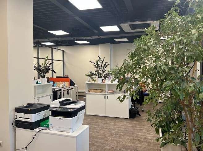 В аренду предлагается офисное помещение  

Площадь: 463 м2.
Планировка: смешанная.

В БЦ Магистраль Плаза современные коммуникации, в том числе вентиляция и кондиционирование. Работает автоматическая система пожаротушения.

Стоимость аренды 35.000 руб. за кв.м в год, УСН, Коммунальные и эксплуатац